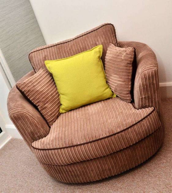 Living Room - Swivel Chair